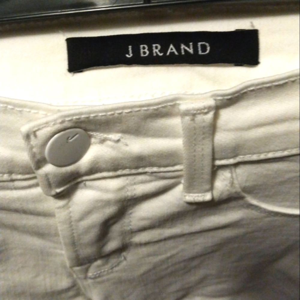 Size 26 waist J BRAND solid white skinny Capri